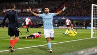Sergio Aguero menjadi bintang pekan lalu dengan hat-trick saat City menggilas Watford 6-0. City akan melawan tim juru kunci, Crystal Palace, dia pun berpeluang besar menambah koleksi gol. (Foto: Carl Recine/Action Images via Reuters)