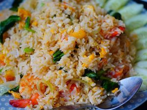 Siang Ini Enaknya Makan Nasi Goreng Salmon dan Buntut Sapi di Sini Siang Ini Enaknya Makan Nasi Goreng Salmon dan Buntut Sapi di Sini