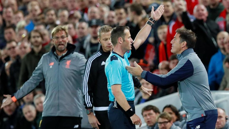 Kisah Pelatih Sevilla yang Dihukum Wasit Saat Ingin Tebus Kesalahan Kisah Pelatih Sevilla yang Dihukum Wasit Saat Ingin Tebus Kesalahan