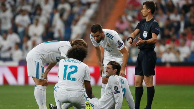 Mateo Kovacic tak bisa melanjutkan laga karena cedera.