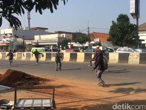 Polisi Bubarkan Tawuran Pelajar di Matraman