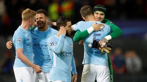 Helm Ederson di Markas Feyenoord