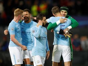 Helm Ederson di Markas Feyenoord