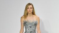 Foto: 15 Karya Oscar de la Renta di New York Fashion Week 2017