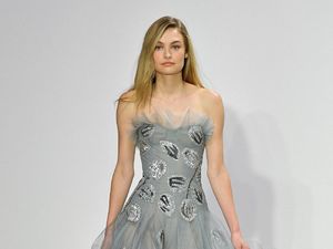 Foto: 15 Karya Oscar de la Renta di New York Fashion Week 2017 Foto: 15 Karya Oscar de la Renta di New York Fashion Week 2017