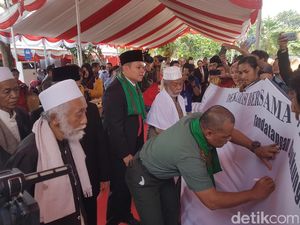 Bersama Ulama Banten, Panglima TNI Teken Deklarasi Anti Hoax
