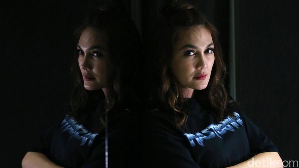 Lihat Trailer Barunya, Luna Maya Haru