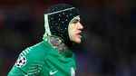 Helm Ederson di Markas Feyenoord