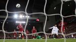 Sujud Syukur Salah dan Mane di Anfield