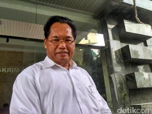 Dilaporkan Akom, Ketum SOKSI Ali Wongso Diperiksa Bareskrim Dilaporkan Akom, Ketum SOKSI Ali Wongso Diperiksa Bareskrim