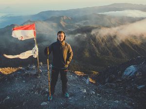 Tips Naik Gunung dari Polisi Ganteng Andre Ferdiansyah