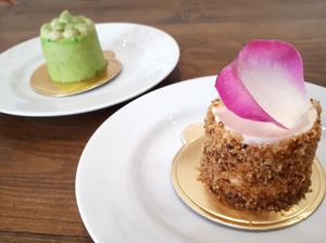 Sugabites Patisserie: Bersantai Sambil Ngemil Cake Mawar dan Green Tea Sugabites Patisserie: Bersantai Sambil Ngemil Cake Mawar dan Green Tea