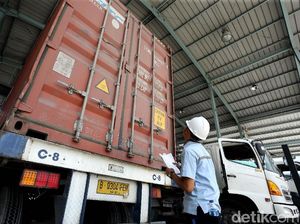 Impor RI Turun di Agustus, Jadi US$ 13,49 Miliar