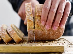 Oh, Ternyata Begini Cara Memotong Roti Tawar yang Benar!