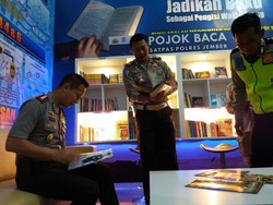 Polres Jember Launching Pojok Baca, Ada Anak Singkong di Dalamnya