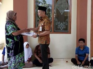 Satu Keluarga Sakit di Jepara dapat Bantuan Stimulan