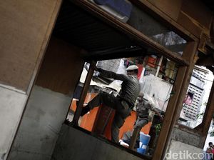 Penertiban Bangunan Liar di Rusunami Bidaracina