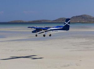 Bandara yang Pesawatnya Mendarat di Pantai Bandara yang Pesawatnya Mendarat di Pantai