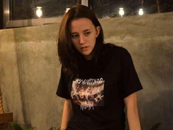 Suami Kepergok Nge-Vape di Pesawat, Dahlia Poland Marah Besar