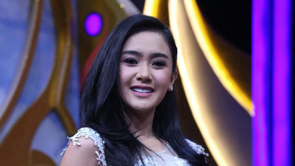 Cita Citata Dituding Operasi, Acha Septriasa Tetap Cantik dan Seksi