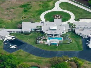 Bandara Privat Milik John Travolta