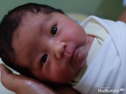 Ini Untungnya Bayi Baru Lahir Mirip Ayahnya