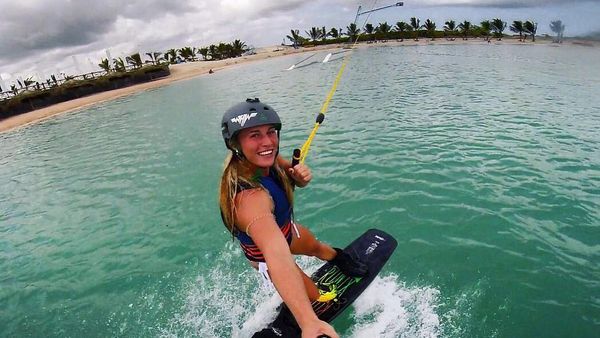 Foto: Cewek Cantik Ini Berhenti Kerja Buat Kitesurfing