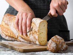 Cara Potong Roti yang Benar hingga Makanan Berbahan ASI yang Kontroversial