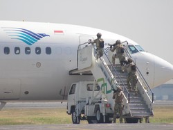 Tegangnya Simulasi Pembajakan Pesawat Garuda di Bandara Juanda