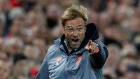 Sosok Juergen Klopp sangat populer di Jerman. Tapi akan sangat sulit memboyong Klopp ke Munich karena masih terikat kontrak sebagai manajer Liverpool. Taktik gegenpressing Klopp juga menuai pujian usai membawa Borussia Dortmund meruntuhkan dominasi Bayern di 2011 dan 2012. Foto: Phil Noble/Reuters