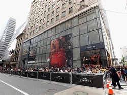 Perusahaan Fashion Coach Ganti Nama Menjadi Tapestry, Netizen Protes