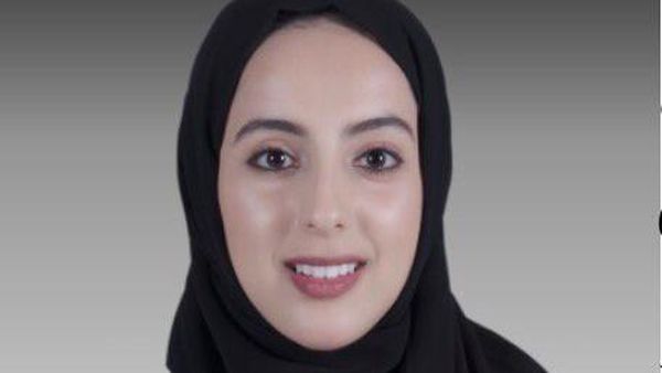 Foto: Ini Shamma Al Mazrui, Menteri Termuda di Dunia dengan Hijab Serba Hitam