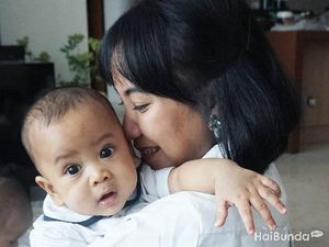 Adakah Efeknya Kalau Orang Tua Sering Curhat ke Bayinya?