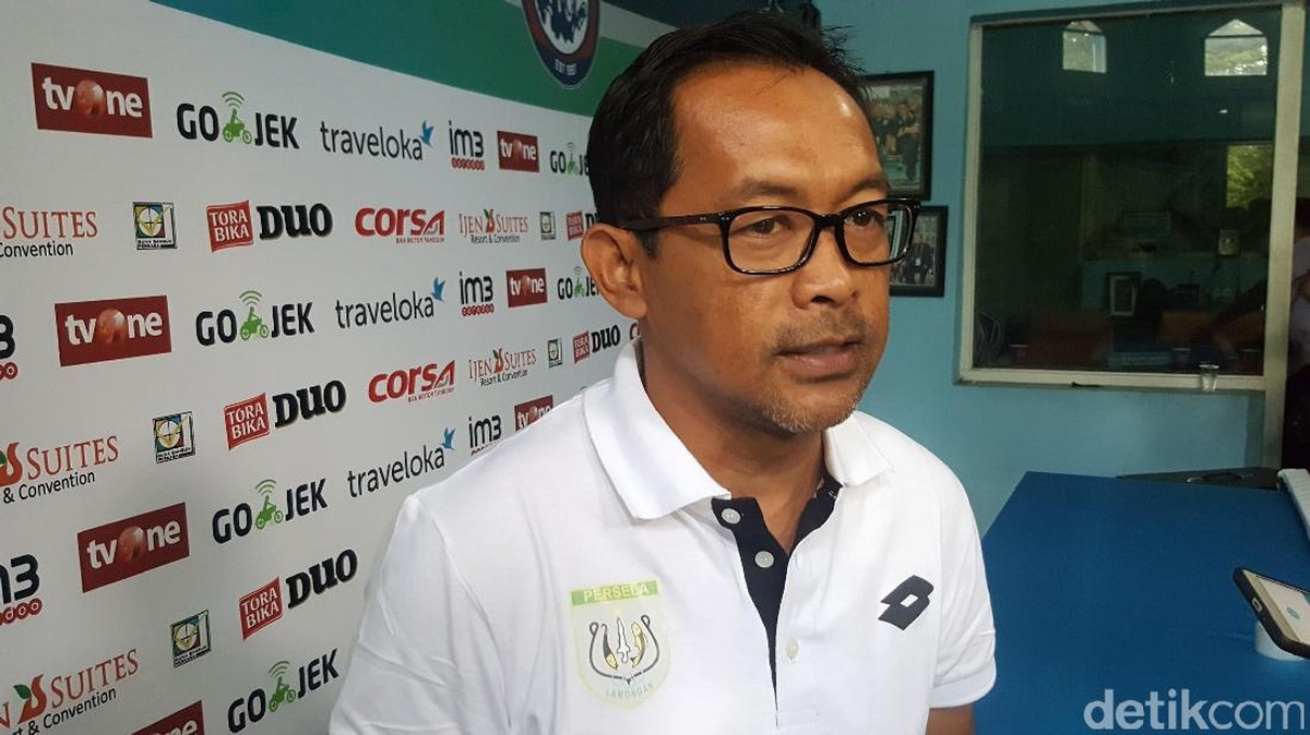 Aji Santoso 90 persen akan bertahan di Persela Lamongan. (Muhammad Aminudin/detikSport)