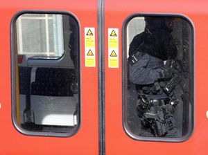 Polisi Inggris Buru Pelaku di Balik Ledakan Kereta London Polisi Inggris Buru Pelaku di Balik Ledakan Kereta London