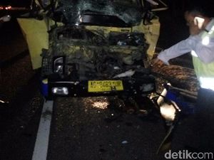 Truk vs Truk di Tol Cipali, Dua Orang Tewas Truk vs Truk di Tol Cipali, Dua Orang Tewas