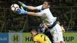 Melihat Lagi Aksi-aksi Kurnia Meiga di Timnas dan Arema