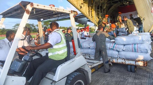 Sejumlah negara telah mengirim bantuan untuk pengungsi Rohingya, termasuk Indonesia yang sebagian bantuannya telah tiba di Bangladesh.