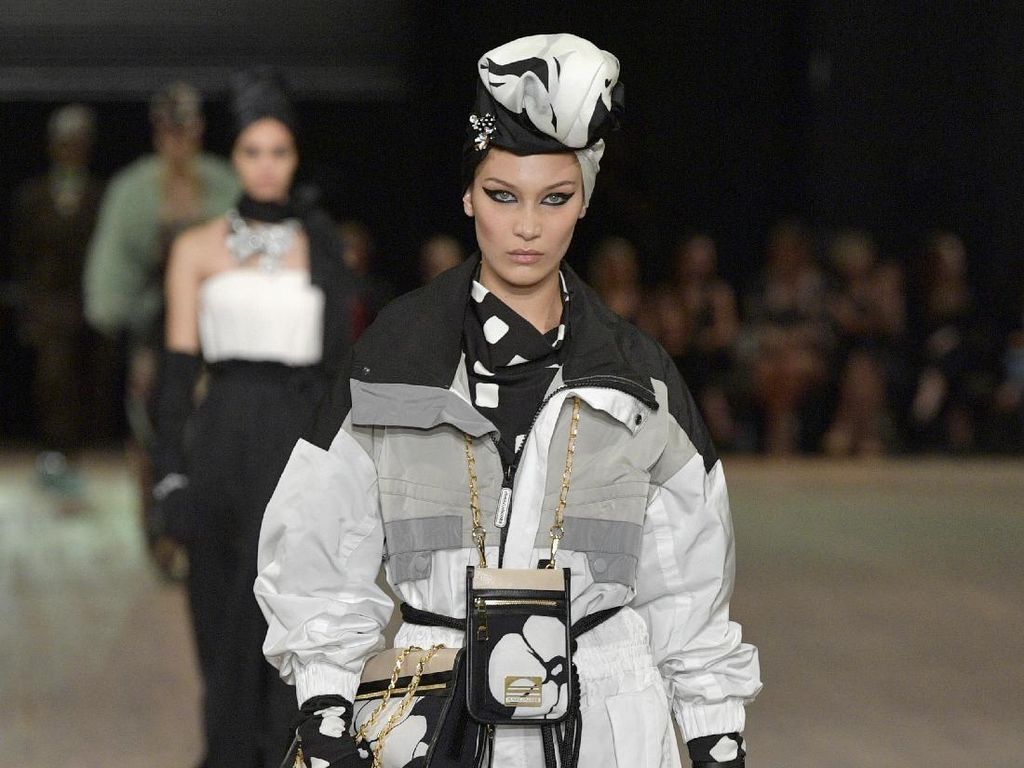 Berdarah Palestina, Bella Hadid Ungkap Kekesalan Atas Keputusan Trump Berdarah Palestina, Bella Hadid Ungkap Kekesalan Atas Keputusan Trump