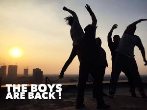 Yoyo Unggah Foto Siluet Berlima, Padi Comeback? Yoyo Unggah Foto Siluet Berlima, Padi Comeback?