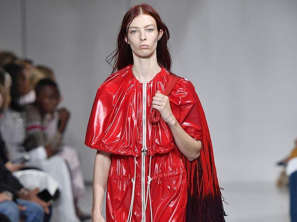 Minggu Lalu Pelayan Resto, KIni Wanita Ini Jadi Model Terlaris di NYFW Minggu Lalu Pelayan Resto, KIni Wanita Ini Jadi Model Terlaris di NYFW
