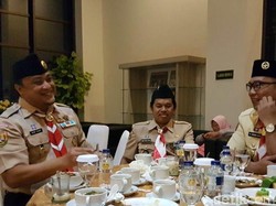 Akrabnya 3 Balon Gubernur Jabar Duduk Bareng Berseragam Pramuka