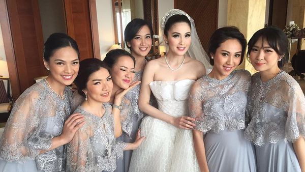 Foto: 10 Inspirasi Gaun Bridesmaid dari Pernikahan Seleb Indonesia