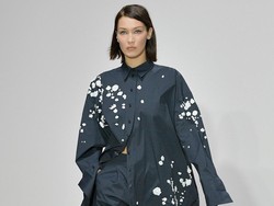 Pemotretan Virtual untuk Vogue Italia, Bella Hadid Pose Seksi Tanpa Busana