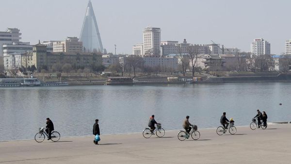 Mengintip Sekelumit Kehidupan Warga Korea Utara