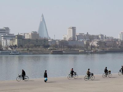 Mengintip Sekelumit Kehidupan Warga Korea Utara