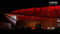 Ketika matahari sudah terbenam, Wanda Metropolitano bakal bermandikan cahaya nan cantik bernuansa Atletico sang empunya rumah. (Foto: Twitter @Metropolitano)