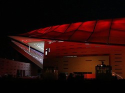Ketika matahari sudah terbenam, Wanda Metropolitano bakal bermandikan cahaya nan cantik bernuansa Atletico sang empunya rumah. (Foto: Twitter @Metropolitano)