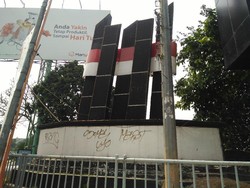 Miris! Simbol Kota Bekasi Tak Terawat dan Terhalang Videotron