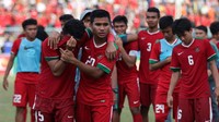 Usai kalah adu penalti 2-3 dari Thailand di babak semifinal, sejumlah pemain Timnas U-19 nampak tak kuasa menahan air mata. Dok. PSSI.